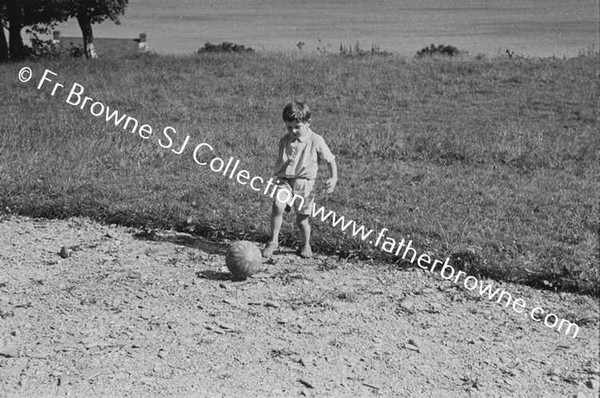 DRO'SULLIVAN & CHILDREN AT MOVILLE